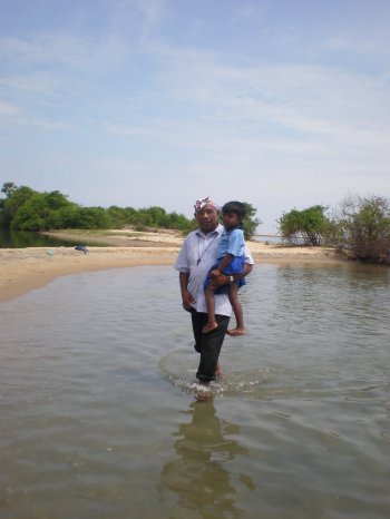 sri-lanka-man-with-child.jpg