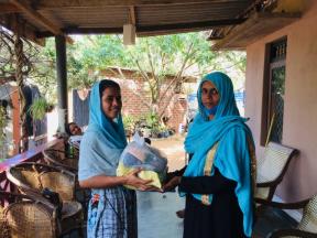 Delivering Food Parcels in Sri Lanka