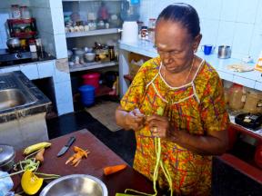 Gandma neelaawathi sukakaran cuts beans