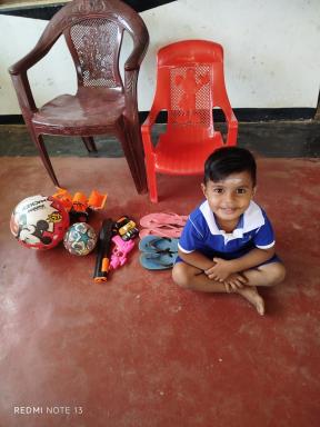 Children describing objects according to shape or size