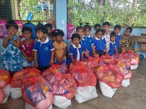 Picture: /imgresize/w288/images/blog-files/831/food-parcels.jpg